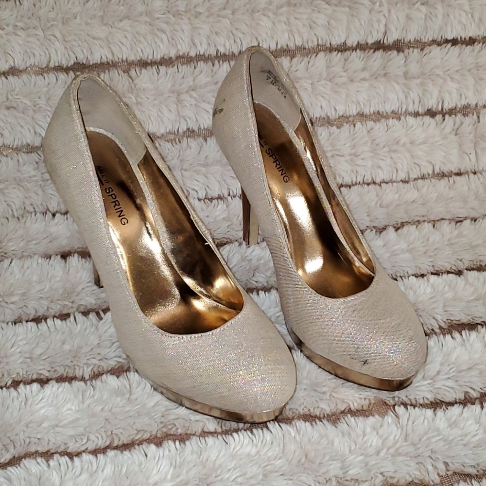 Nude heels 👠